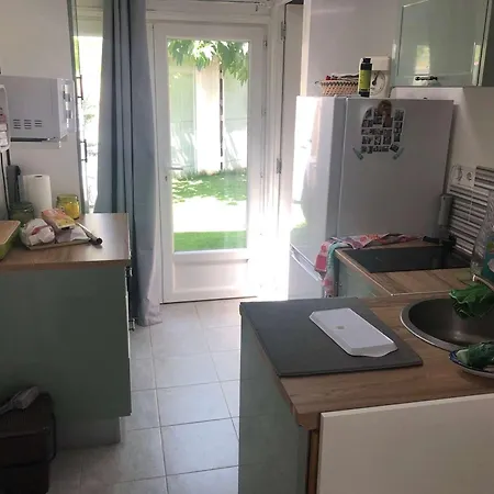 Dom wakacyjny Maison Climatisee Avec Jardin Arbore, 3 Chambres, Wifi - Proche Et Commerces - Fr-1-701-84