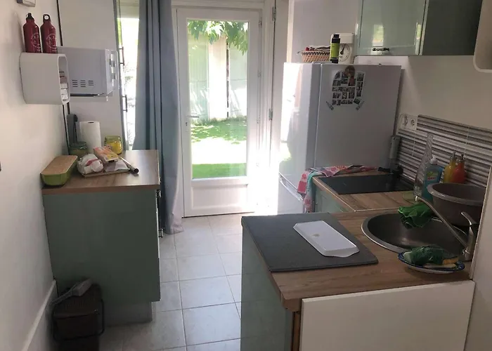 Nyaraló Maison Climatisee Avec Jardin Arbore, 3 Chambres, Wifi - Proche Et Commerces - Fr-1-701-84