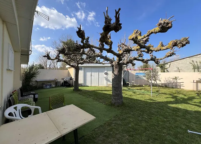 Nyaraló Maison Climatisee Avec Jardin Arbore, 3 Chambres, Wifi - Proche Et Commerces - Fr-1-701-84